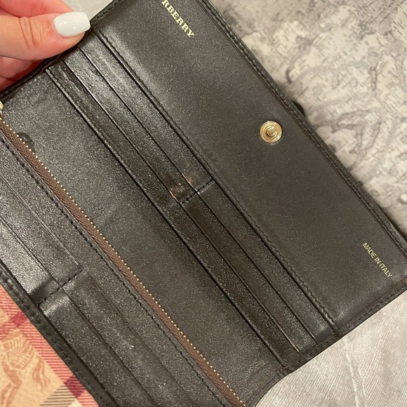 Burberry Check Print Large Wallet Button Closure - Picture 13 of 13